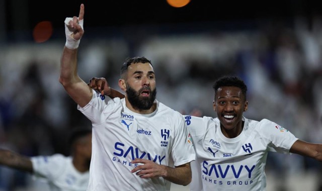 网页版登录入口-戴帽+独造4球！38岁本泽马完美首秀：率队6-0终结3连平，3分领跑